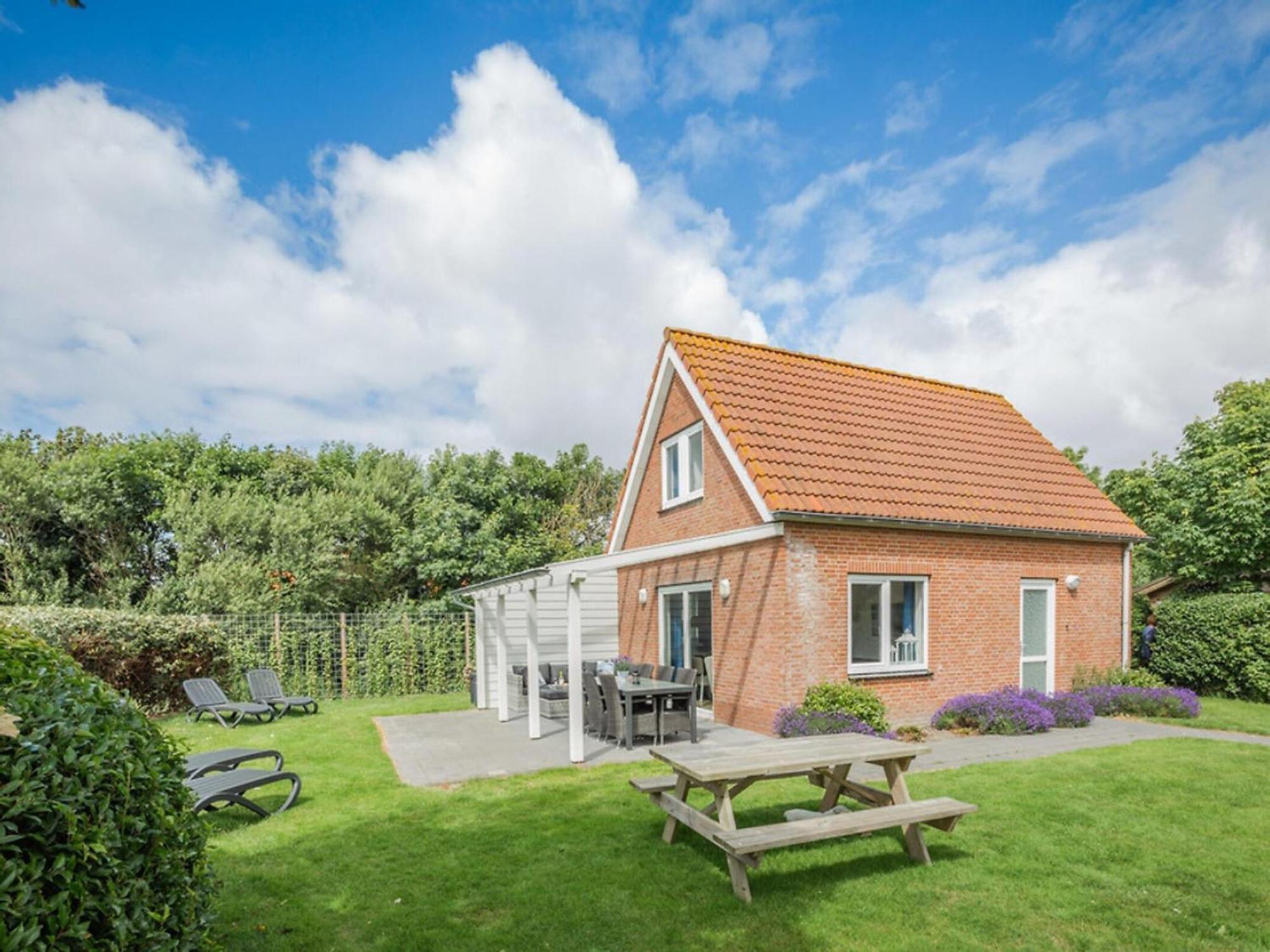 Great Farmhouse In De Cocksdorp With Garden Exterior foto